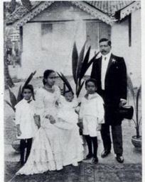 Description: eg dias
            abeysinghe family.JPG