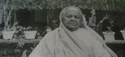 Description:
            Description: Hafsa Marikar Dheen (1870-1950)